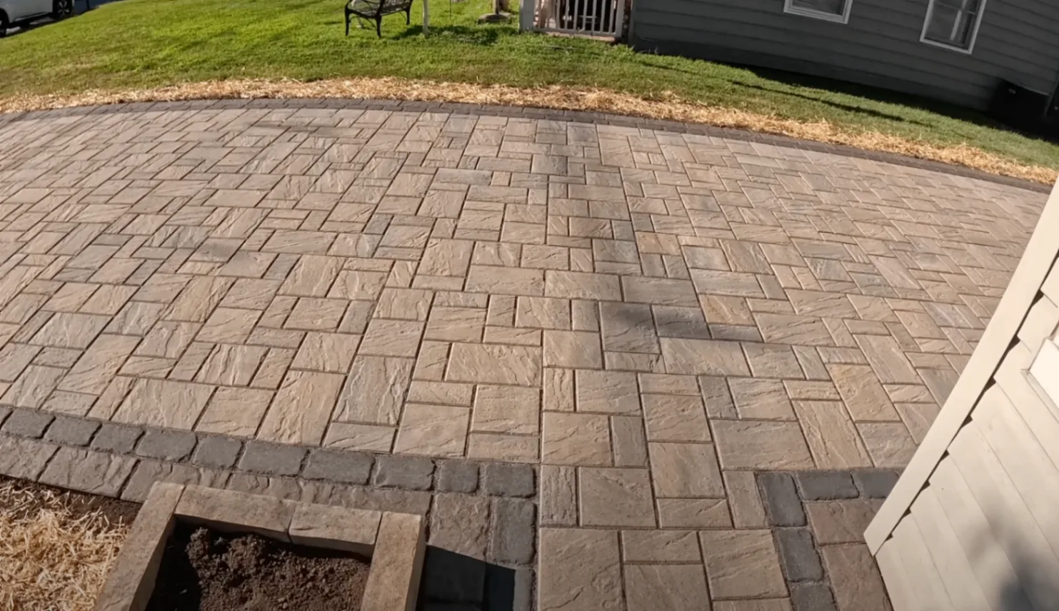 Curved outdoor paver patio